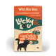 Karma dla kotów Lucky Lou's Wild Mix-Box z logo czarnego kota, oferująca 4 rodzaje bezziarniste w 6 saszetkach, 96% mięsa, bez dodatku cukru.