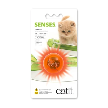 Spielzeug Fireball Verpackung des Catit Senses Fireball Katzenspielzeugs, die ein Kätzchen und eine leuchtend orange Kugel mit der Aufschrift 'catit' zeigt, Text 'SENSES.'