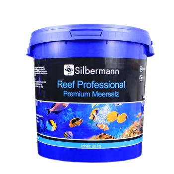 Blauer Eimer mit der Aufschrift 'Silbermann Reef Professional Premium Meersalz' mit bunten Fischen und Korallenmotiven, enthält 20 kg.