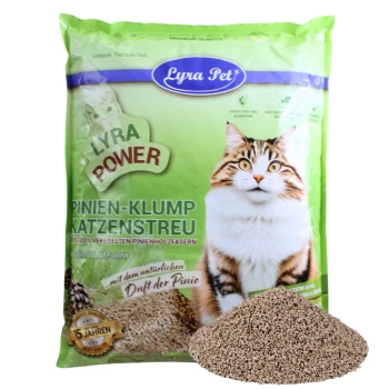Drei Säcke Lyra Pet Pine Clumping Katzenstreu mit einem Katzenbild auf der Vorderseite, das Text über natürlichen Kiefernduft und biologisch abbaubare Inhaltsstoffe zeigt.