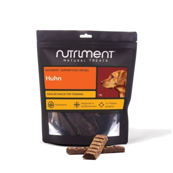 Schwarze Nutriment Natural Treats Tüte mit Aufschrift „Huhn“ 1 kg, Hundeprofilbild und braunen Trainingsriegeln.