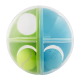 Ein transparenter Ballspielzeug, der in zwei Hälften geteilt ist, eine Seite grün mit einem Tennisball und die andere blau mit einem Gummiball.