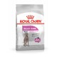 Sac de nourriture pour chiens Royal Canin Relax Care, étiqueté "MAXI" pour les chiens de plus de 15 mois, promouvant l'adaptation aux changements avec la mention "+44% comportement normal."