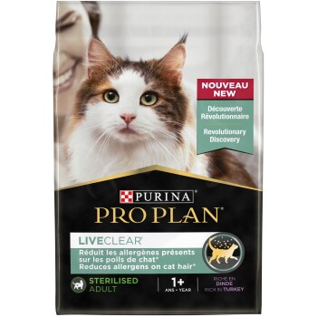 Sac de nourriture pour chat Purina Pro Plan LiveClear avec chat à poils longs et étiquette « NOUVEAU / NEW » indiquant « Réduit les allergènes ».