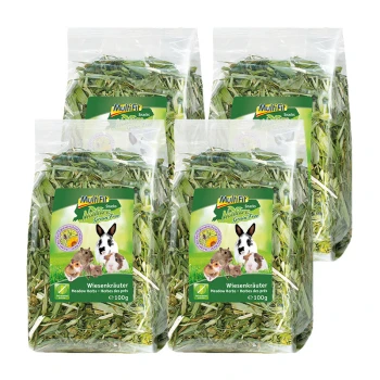 Quatre sacs transparents de collations à base d'herbes de prairie sans céréales pour petits animaux, avec un lapin et des cobayes sur l'étiquette.