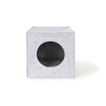 Cube en feutre gris pour animaux de compagnie avec une entrée circulaire, conçu comme un refuge confortable pour les chats ou les petits animaux.