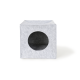 Cube en feutre gris pour animaux de compagnie avec une entrée circulaire, conçu comme un refuge confortable pour les chats ou les petits animaux.
