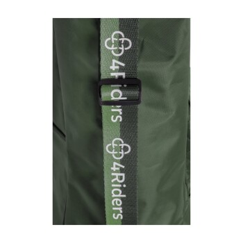 Nahaufnahme eines grünen Tragegurts für Haustiere mit dem Text "4Riders" in Weiß, gesichert mit einer schwarzen Schnalle.