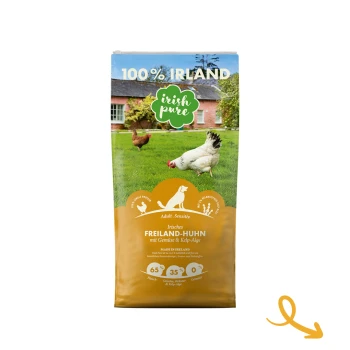 Tüte von "Irish Pure" Hundefutter, beschriftet mit "100% Irland", mit Hühnern und einem Hund, mit "Adult Sensitive" Formel: 65% Huhn, 35% Gemüse.