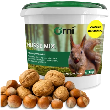 Ein 1 kg Behälter "Nüsse Mix" von Orni, mit einem Eichhörnchen, das eine Nuss hält, mit Text, der eine Mischung aus Walnüssen, Haselnüssen und Eicheln beschreibt.