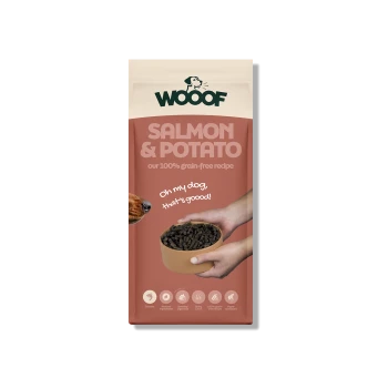 WOOOF Lachs-&-Kartoffel Hundefutterbeutel, Hände reichen eine Schüssel Kibble, Hundenase; Text: ‚Unser 100% getreidefreies Rezept‘