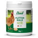 Behälter mit HühnerLand Futter Kalk (1 kg) mit einer braunen Henne und einem Ei, beschriftet mit 'essenzielle Mineralien' und einem deutschen Qualitätszeichen.