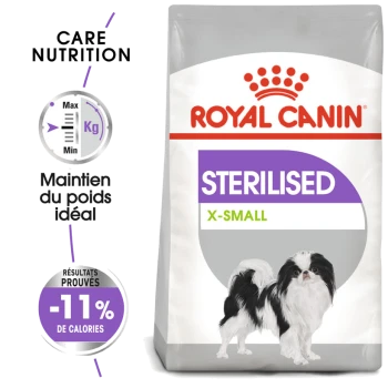 Sac de nourriture pour chiens Royal Canin Sterilised X-Small avec un petit chien noir et blanc, avec un texte mettant en avant la nutrition de soin et la réduction des calories.