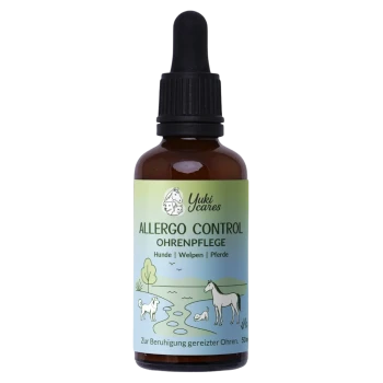 Braune Glasflasche mit einem Tropfer, beschriftet "allergo control" für die Ohrenpflege, mit einem türkisfarbenen Hintergrund und Text in deutscher Sprache.