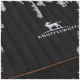 Schwarzes Haustierbett mit vertikalen Nähten und einem weißen "Knuffelwuff"-Logo, das die Silhouette eines Hundes zeigt.