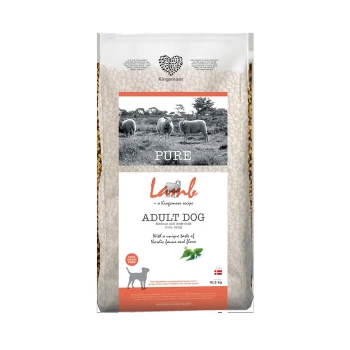 Eine Tüte Kingsmoor Pure Lamb Hundefutter für erwachsene Hunde, mit einem Foto von Schafen auf der Vorderseite, beschriftet "ADULT DOG" und "10,5 kg."