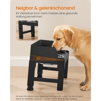 Ein Golden Retriever frisst aus einem schwarzen verstellbaren Futterspender mit einem 10° Winkelindikator und Text über optimale Winkel.