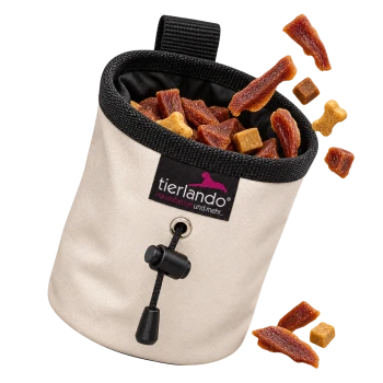 Weißer Haustierfutterbehälter mit Trockenfutter, schwarzem Kordelzug und Tierlando-Logo mit der Aufschrift "Hundebetten und mehr..."
