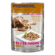 Pochette de nourriture pour chat présentant un chat tigré joueur, étiquetée "Deluxe Ragout" riche en agneau, avec une portion sur une assiette, 85g.