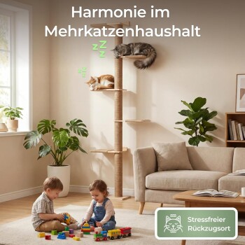 Zwei Katzen dösen auf einem hohen Sisal-Kratzbaum; sichtbarer deutscher Text: 'Harmonie im Mehrkatzenhaushalt' und 'Stressfreier Rückzugsort'.