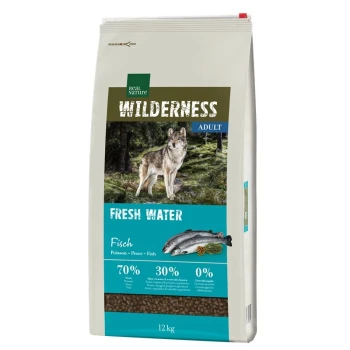 Hundefuttertasche mit der Aufschrift "Wilderness Adult Fresh Water", die einen Wolf im Wald zeigt, mit 70 % Fisch, 30 % Früchten und Gemüse, 0 % Getreide.