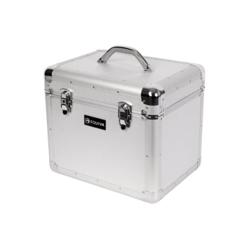 Silberne Aluminium-Haustieraufbewahrungskiste mit einem Griff, mit dem Logo "EQUIVA" auf einem schwarzen Etikett.