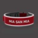Rotes Haustierhalsband mit dem Text "MIA SAN MIA", der prominent in Weiß auf einem dunklen Hintergrund angezeigt wird.