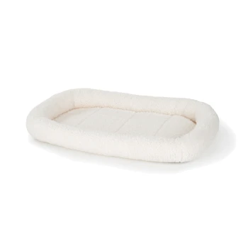 Ein weiches, cremefarbenes Haustierbett mit einem plüschigen, gepolsterten Innenraum und erhöhten Rändern, entworfen für Komfort und Unterstützung.