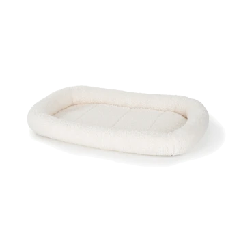 Ein weiches, cremefarbenes Haustierbett mit einem plüschigen, gepolsterten Innenraum und erhöhten Rändern, entworfen für Komfort und Unterstützung.