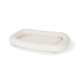 Een zacht, crème-kleurig huisdierbed met een pluche, gevoerde binnenkant en verhoogde randen, ontworpen voor comfort en ondersteuning.
