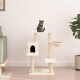 Eine verspielte getigerte Katze sitzt auf einem beigen Katzenbaum mit mehreren Ebenen, einschließlich eines gemütlichen Rückzugsorts und einer hängenden Schüssel, in einem modernen Wohnzimmer.