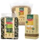 Drei Haustierbettprodukte von Real Nature: ein Sack Premium-Stroh (500 g), ein Paket Galina-Stroh und ein Sack Premium-Stroh-Bettung (8 kg).