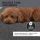Ein schlafender Französischer Bulldogge auf einem grauen Haustierbett mit "süße Träume" Überlagerung und Merkmalen: "Boucle Stoff," "Donut Form," "Anti-Rutsch."
