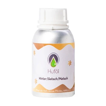 Eine silberne Flasche mit Huföl, beschriftet mit "Huföl" und dem Text "Winter/Gatsch/Matsch" sowie einem grünen Tropfenlogo, entworfen für die Pflege von Pferdehufen.