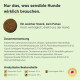 Ein Kind hält Hundefutter, während es einen schwarz-braunen Hund ansieht, mit einer Dose Milo & Mia Daily Bites und einem Testimonial-Zitat.