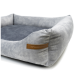 Grau Haustierbett mit einer weichen, plüschigen Textur und erhöhten Rändern, mit einem braunen Etikett, das "REXPRODUCT.COM" liest.