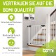 Weißes Sicherheitstor am Fuß der Treppe, mit Bomi-Qualitätstext über Sicherheit, Kundenservice und Kaufberatung.