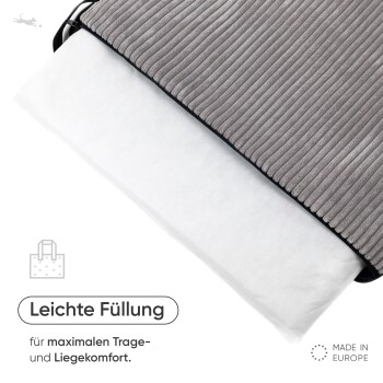 Graues Haustierbett mit gerippter Textur und leichtem Füllmaterial, beschriftet mit "Leichte Füllung für maximalen Trage- und Liegekomfort." Hergestellt in Europa.