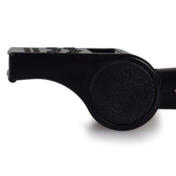 Schwarze Kunststoff-Haustiertrainingspfeife mit strukturiertem Griff auf weißem Hintergrund.