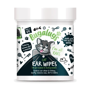 Bugalugs Katzenohr-Reinigungstücher-Behälter mit Cartoon-Katze, Text „I'm all ears“, „Von Menschen getestet, nicht an Tieren“ und „Hergestellt mit Wasser aus dem Lake District“.