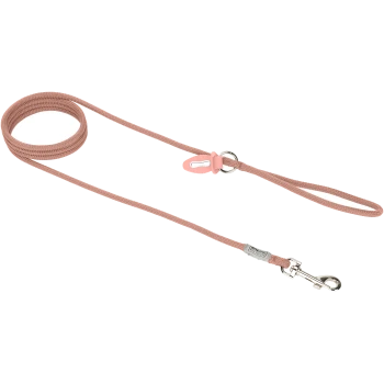 Een roze gevlochten hondenriem met een zilveren clip en een lus handvat, weergegeven tegen een witte achtergrond.