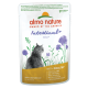 Torebka karmy dla kotów Almo Nature Intestinal Help z sylwetką szarego kota, z napisem wskazującym, że jest przeznaczona dla dorosłych, dojrzałych kotów i zawiera drób.