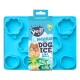 Niebieska silikonowa forma do lodu dla psa w kształcie łap, oznaczona "Smoofl Mould for Dog Ice Xtra Small," zawiera 5 lodowych lizaków i 4 bonbony.