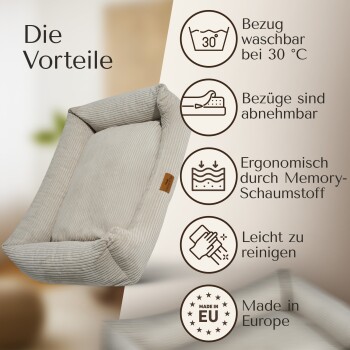 Haustierbett auf einem weichen Teppich in einem gemütlichen Wohnzimmer, mit einem gestreiften Design und einem Holzschild. Der Text hebt die OEKO-TEX-Zertifizierung hervor.