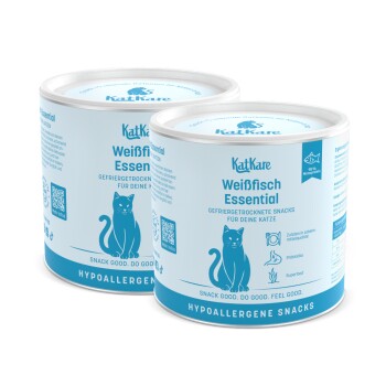 Zwei Dosen KatKare Weißfisch Essential hypoallergene gefriergetrocknete Weißfisch-Snacks für Katzen mit blauer Katzenillustration.