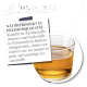 Ein Glas mit bernsteinfarbener Flüssigkeit auf weißem Hintergrund mit einem Hinweis, der besagt "100% NATÜRLICH OHNE KÜNSTLICHE ZUSÄTZE," was bedeutet, dass es rein natürlich ist.