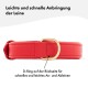 Rotes Haustierhalsband mit einem goldenen D-Ring für eine einfache Leinenbefestigung, mit einem Text, der die schnelle und einfache Nutzung hervorhebt.