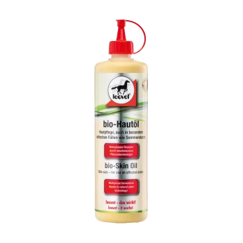 Flasche von leovet bio-Skin Oil zur Hautpflege von Pferden, mit einem roten Pumpenkopf und Text in Deutsch und Englisch über die Vorteile.