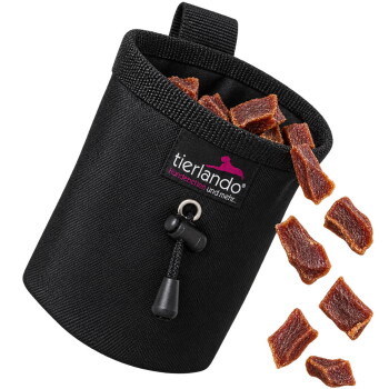 Schwarze Stoff-Haustierfuttertasche, gefüllt mit Trockenfutter, mit einem Tierlando-Logo und einem Kordelzugverschluss.