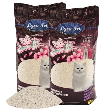 Zwei Taschen mit Lyra Pet Silver Katzenstreu aus Bentonit, mit einer weißen Katze und rosa Blumen auf der Verpackung, mit einem Haufen Streu davor.